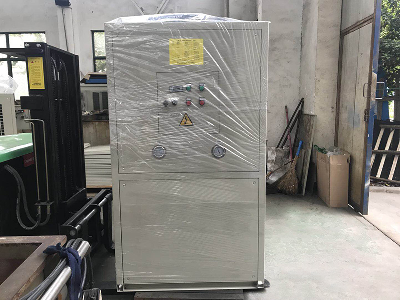 j6OG3t5A22nmk13ZU0qt85116jrr4kp6.jpg LYD350型油冷機(jī).jpg